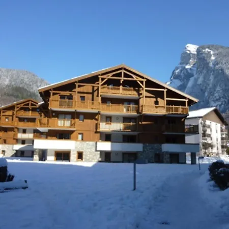 T3 Confortable Avec Balcon, Centre Village, Proche Ski-bus, Animaux Acceptes - Fr-1-624-49 Apartment *
